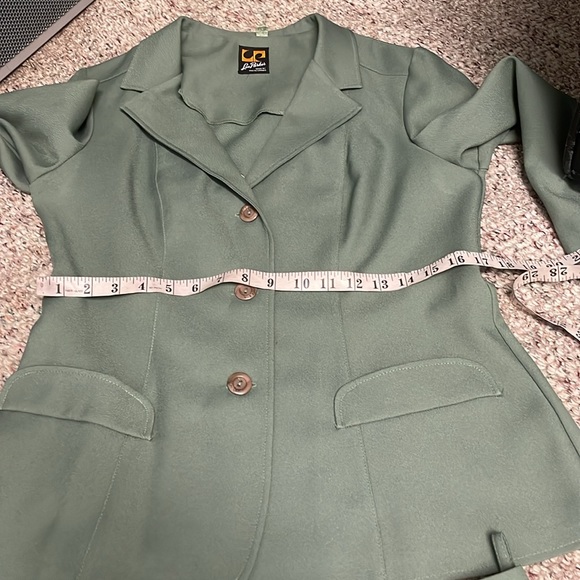 Vintage 70s polyester pleated skirt and blazer set in olive green - Picture 6 of 13